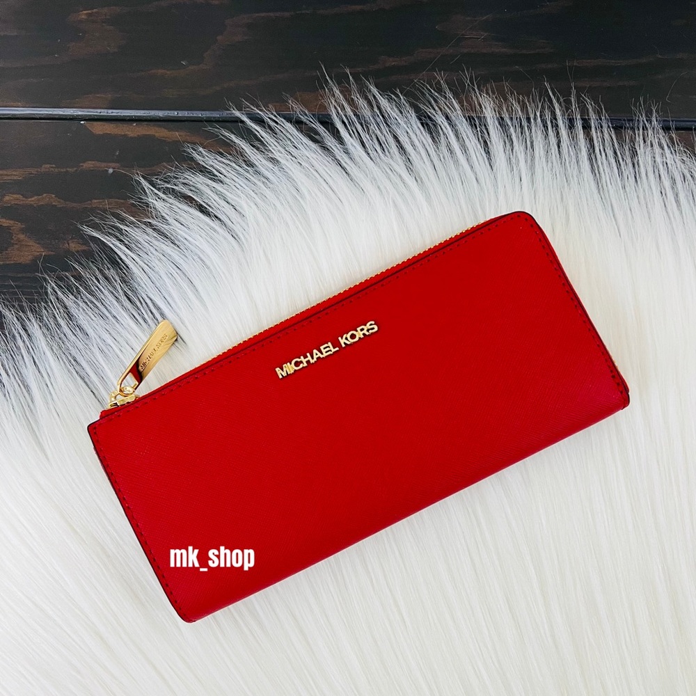 Michael Kors Jet Set Travel Large Three Quarter Zip Wallet